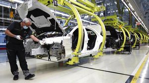 Pabrik Mercedes-Benz di Jerman Kembali Beroperasi