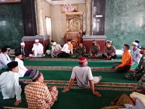 Dialog Warga-Polisi soal Demo Masjid NTB Ditutup: Sepakat Salat di Rumah