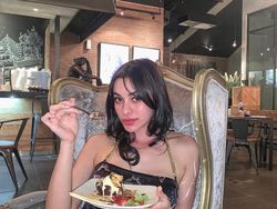 Cantiknya Nora Alexandra, Istri Jerinx SID yang Doyan Ngopi