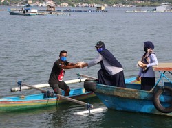 KKP Bagikan 33.200 Nasi Ikan untuk Masyarakat Terdampak COVID-19