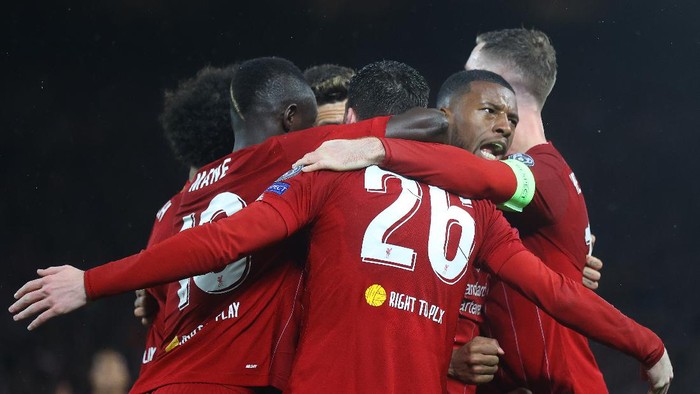 LIVERPOOL, ENGLAND - MARCH 11: Georginio Wijnaldum of Liverpool celebrates with his team mates after scoring his teams first goal during the UEFA Champions League round of 16 second leg match between Liverpool FC and Atletico Madrid at Anfield on March 11, 2020 in Liverpool, United Kingdom.  (Photo by Julian Finney/Getty Images)