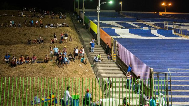 MANAGUA, NICARAGUA - APRIL 29: Players of Nicaraguan soccer team Managua FC celebrate after winning with their fans during the second leg semifinal match between Managua FC and Walter Ferretti as part of Nicaraguan Liga Primera at Estadio Nacional on April 29, 2020 in Managua, Nicaragua. Sports continue in Nicaragua despite most countries have stopped all public gatherings due to the spread of COVID-19.  (Photo by Inti Ocon/Getty Images)
