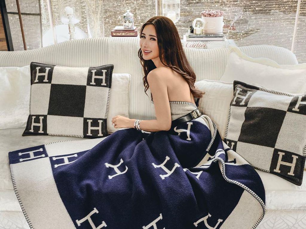 Khusus Buat Crazy Rich, Ini Gaya Para Sosialita Ikut #HermesBlanketChallenge Khusus Buat Crazy Rich, Ini Gaya Para Sosialita Ikut #HermesBlanketChallenge