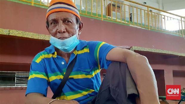 Namanya Rizal (65), tukang pengantar barang pake gerobak. Ditampung dari hari Selasa