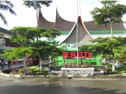 13 Tenaga Medis RSUD Padang Panjang Sumbar Diisolasi Karena Positif Corona