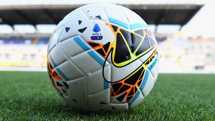 PARMA, ITALY - AUGUST 24:  Nike Merlin the official match ball of Serie A during the Serie A match between Parma Calcio and Juventus at Stadio Ennio Tardini on August 24, 2019 in Parma, Italy.  (Photo by Alessandro Sabattini/Getty Images)
