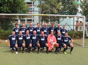 Mulia! Klub Amatir Singapura Bantu Buruh Hadapi Pandemi