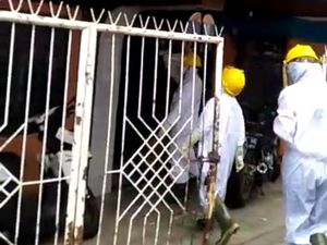 Viral Video Paramedis Ber-APD Datangi Indekos Bandung, Begini Ceritanya Viral Video Paramedis Ber-APD Datangi Indekos Bandung, Begini Ceritanya