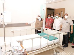 Gubernur Khofifah Tinjau Bed Tambahan di RSKI Unair Bantuan CT Corp