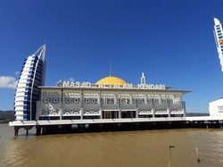 Masjid Apung Kendari, Tempat Ibadah Unik di Tengah Laut