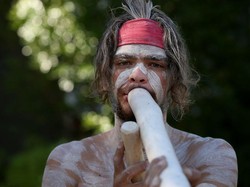 Suku Asli Negara Australia: Fakta dan Budayanya