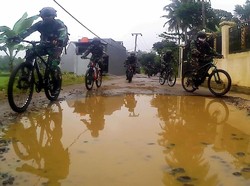 Ngontel, Cara Prajurit TNI Salurkan Bantuan ke Warga Terdampak Corona