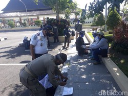 19 TKI Pulang dari Aljazair Tiba di Blitar, Pemkab Pastikan Kondisinya Sehat