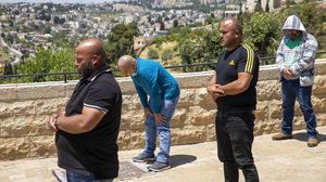 Al Aqsa Ditutup, Umat Muslim Salat di Bukit Zaitun