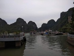 Keindahaan Jajaran Pulau Kapur di Ha Long Bay