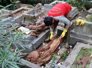 Rawan Longsor Susulan, 15 Makam di TPU Cikutra Dipindahkan
