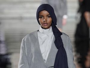 Kisah Hijabers Halima Aden, Dulu Hidup di Pengungsian Kini Hartanya Rp 15 M Kisah Hijabers Halima Aden, Dulu Hidup di Pengungsian Kini Hartanya Rp 15 M