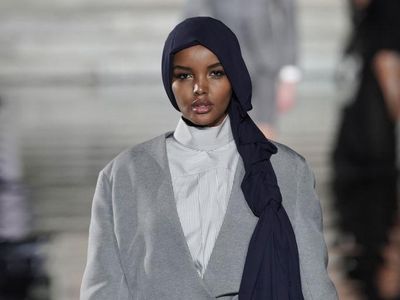 Kisah Hijabers Halima Aden, Dulu Hidup di Pengungsian Kini Hartanya Rp 15 M