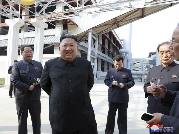 Penampakan Perdana Kim Jong Un yang Diisukan Wafat