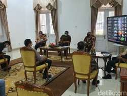 PSBB Parsial, Pemkab Sukabumi Siapkan Skema Bansos-Polisi Siapkan Beras 10 Ton