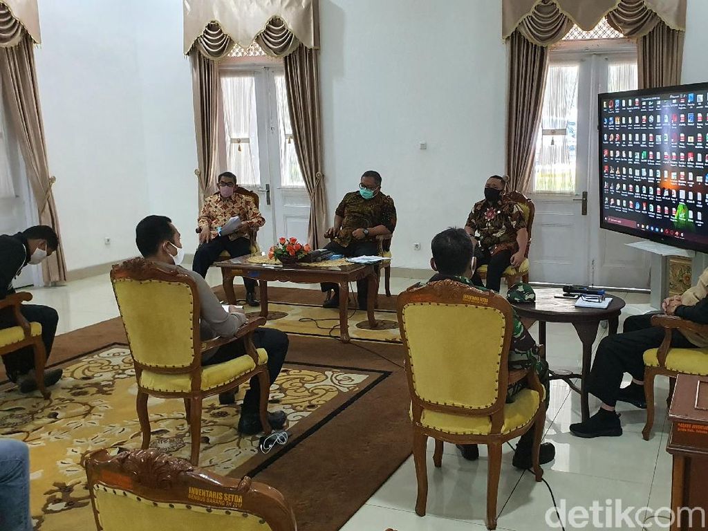 PSBB Parsial, Pemkab Sukabumi Siapkan Skema Bansos-Polisi Siapkan Beras 10 Ton PSBB Parsial, Pemkab Sukabumi Siapkan Skema Bansos-Polisi Siapkan Beras 10 Ton