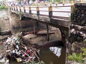 Penahan Jembatan Nasional Jalur Selatan Probolinggo-Lumajang Ambrol