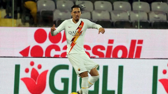 FLORENCE, ITALY - DECEMBER 20: Chris Smalling of AS Roma in action during the Serie A match between ACF Fiorentina and AS Roma at Stadio Artemio Franchi on December 22, 2019 in Florence, Italy.  (Photo by Gabriele Maltinti/Getty Images)
