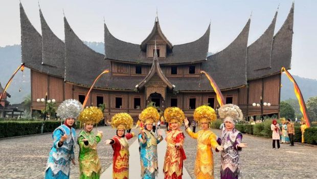 Objek wisata di Sumatera Barat.