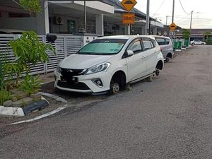 Di Malaysia Marak Pencurian Pelek Mobil yang Lagi di Parkir Di Malaysia Marak Pencurian Pelek Mobil yang Lagi di Parkir