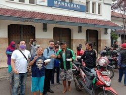 Jurnalis Berbagi Makanan Berbuka Puasa di Tengah Pandemi Corona