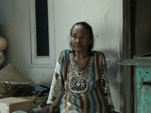 Nasib Mak Olem: Pemulung Sebatang Kara yang Tak Dapat Bantuan