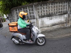 Kisah Pilot-Pramugari Alih Profesi: Antar Barang, Kerja di Supermarket