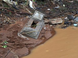 Total 37 Makam yang Rusak Akibat Longsor di TPU Cikutra Bandung
