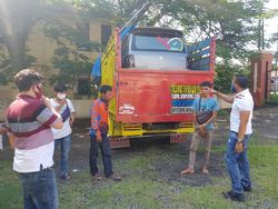 Kena! Polisi Ciduk Truk Angkut Mobil Penumpang untuk Mudik di Merak
