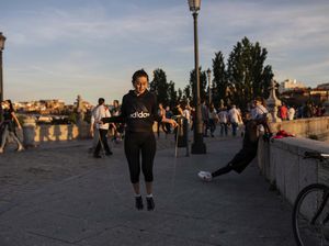 Spanyol Akan Perpanjang Darurat Nasional hingga Juni Spanyol Akan Perpanjang Darurat Nasional hingga Juni