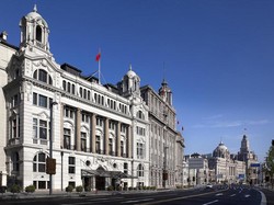 Hotel Ini Gelar Pesta Pernikahan Massal untuk Tenaga Medis Usai Corona