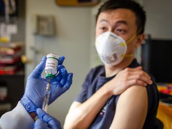 Setelah Suntik Vaksin Covid-19, Hindari Konsumsi 5 Makanan dan Minuman Ini