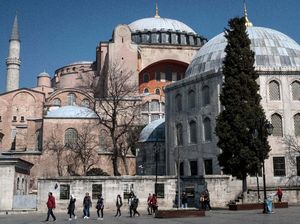 Yunani Kecam Hagia Sophia Berubah Jadi Masjid Yunani Kecam Hagia Sophia Berubah Jadi Masjid