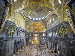 Penjelasan 4 Warna yang Identik dengan Bangunan Islam