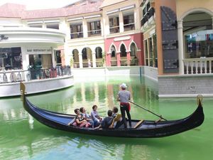 Merasakan Berada di Kanal Venesia tapi di Manila