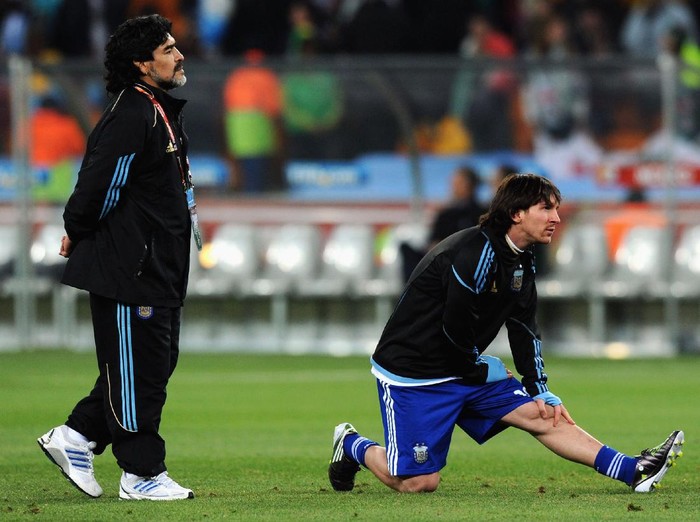 JOHANNESBURG, SOUTH AFRICA - JUNE 27:  Diego Maradona head coach of Argentina and Lionel Messi during the warm up ahead of the 2010 FIFA World Cup South Africa Round of Sixteen match between Argentina and Mexico at Soccer City Stadium on June 27, 2010 in Johannesburg, South Africa.  (Photo by Stanley Chou/Getty Images)