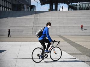 Pertahankan Udara Segar dan Alasan Jaga Jarak, Prancis Subsidi Warga Bersepeda