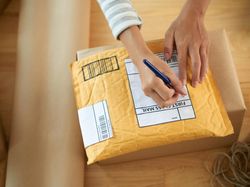 Cerita Pekerja Ekspedisi yang Siap Antar Paket-Tak Lebaran