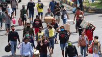 Duh, Pemudik Asal Bali Menumpuk di Pelabuhan Ketapang Banyuwangi