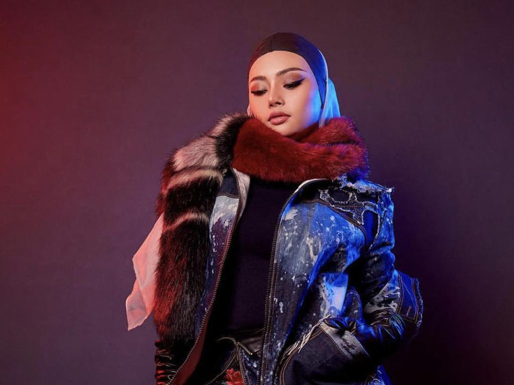 Foto: Adu Gaya 5 DJ Seksi yang Berhijab Setelah Hijrah Foto: Adu Gaya 5 DJ Seksi yang Berhijab Setelah Hijrah