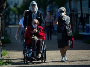 Ribuan Warga Spanyol Demo Memprotes Lockdown, Serukan PM Mundur Ribuan Warga Spanyol Demo Memprotes Lockdown, Serukan PM Mundur