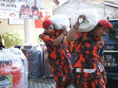 Distribusi Bantuan untuk Relawan COVID-19