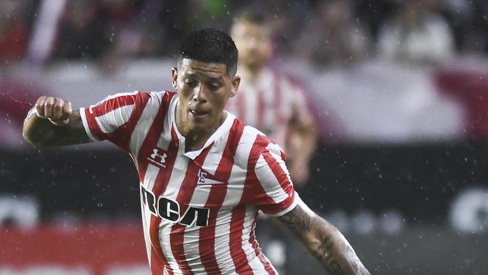 Marcos Rojo LA PLATA, ARGENTINA - FEBRUARY 17: Marcos Rojo of Estudiantes drives the ball during a match between Estudiantes and Defensa y Justicia as part of Superliga 2019/20 at Jorge Luis Hirschi Stadium on February 17, 2020 in La Plata, Argentina. (Photo by Rodrigo Valle/Getty Images)