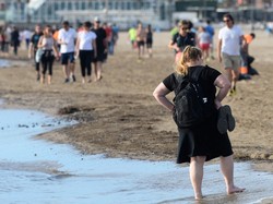 Pantai di Spanyol Dibuka Selama 4 Jam, Dimanfaatkan Warga Berjemur