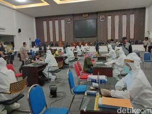 Terjaring Razia Jam Malam PSBB, 82 Warga Surabaya Terancam 1 Tahun Penjara